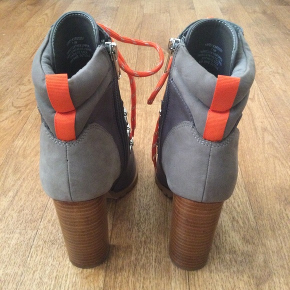 Steve Madden Karey Leather Heel Bootie NIB - Picture 8 of 10